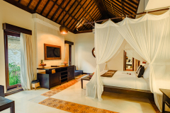 Deluxe Bedroom